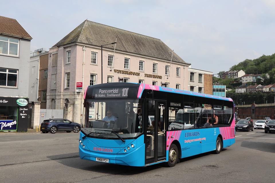 Bus franchising contracts in Wales to be from two vehicles in size