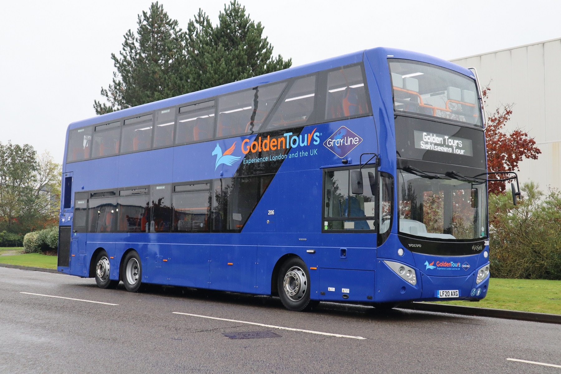 Volvo B8L MCV EvoSeti Golden Tours