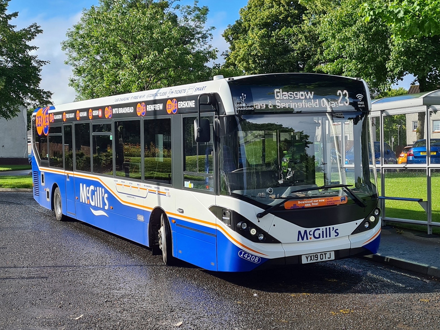 McGills Buses signs new Effitires deal with Michelin