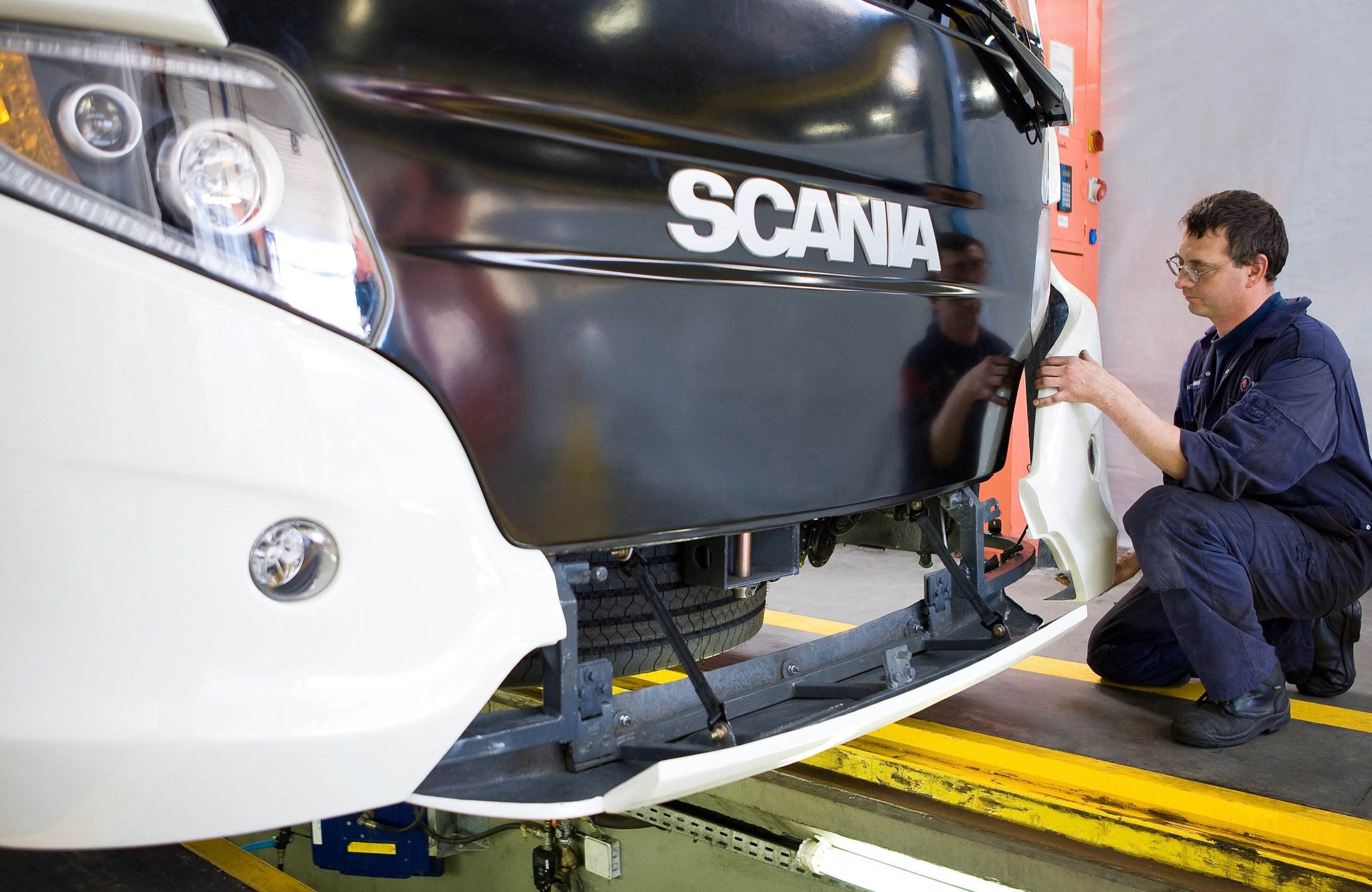 Scania to strengthen coach and bus dealer network