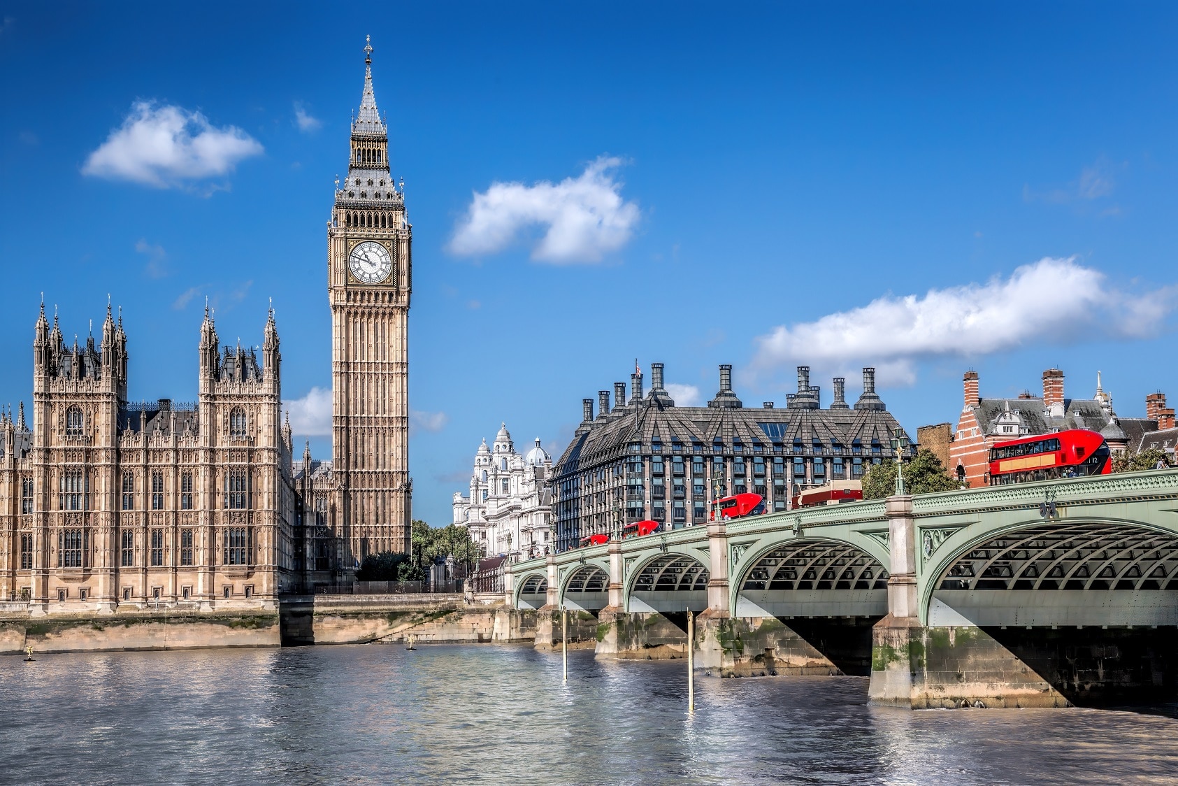 APPG and bus OEMs call on government to accelerate 4000 zero emission bus rollout