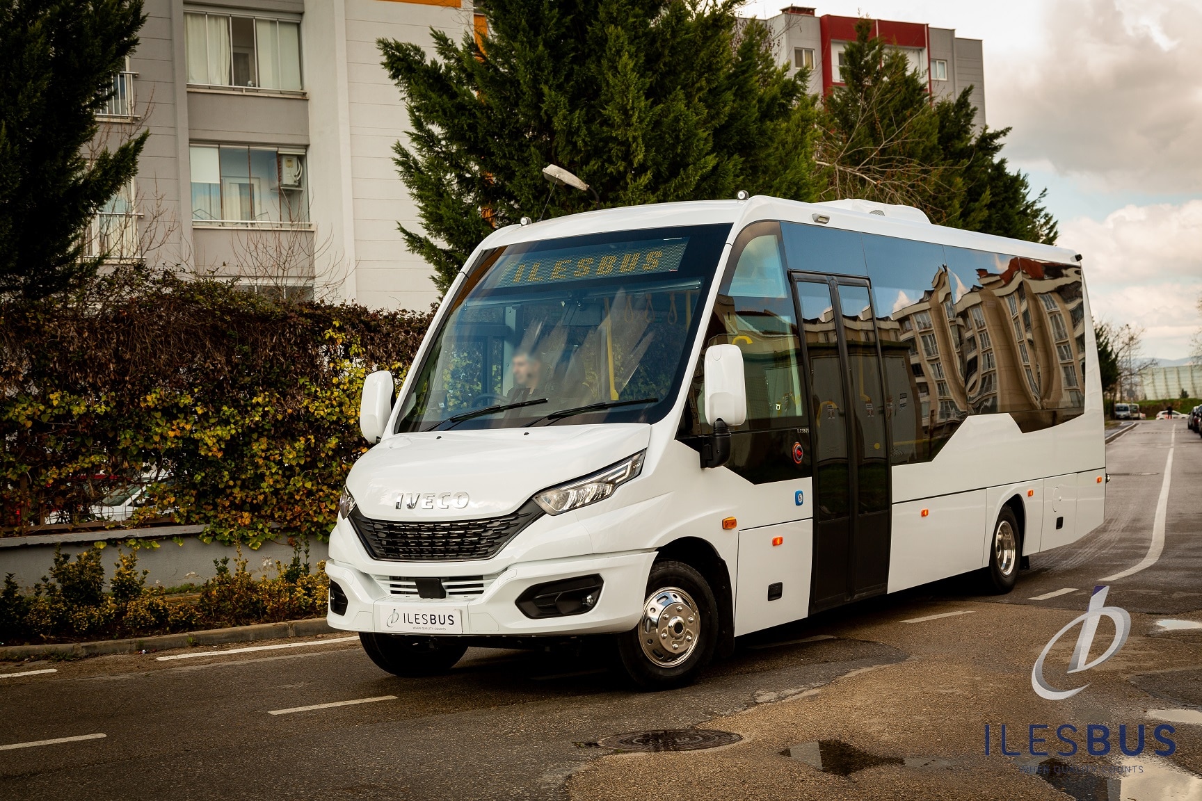 Ilesbus I City Max 32 seat low floor midibus