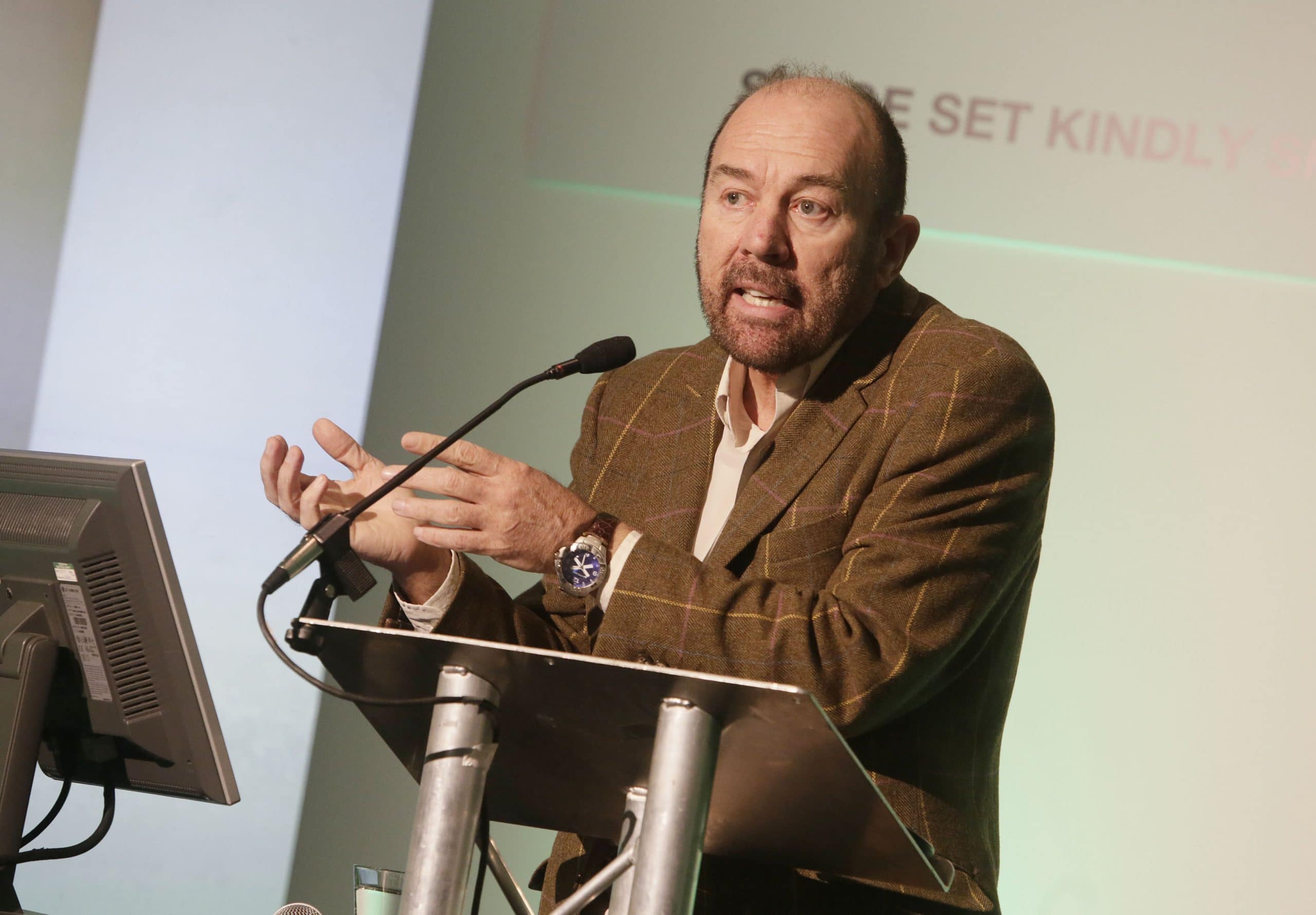 Sir Brian Souter to leave Stagecoach after DWS deal