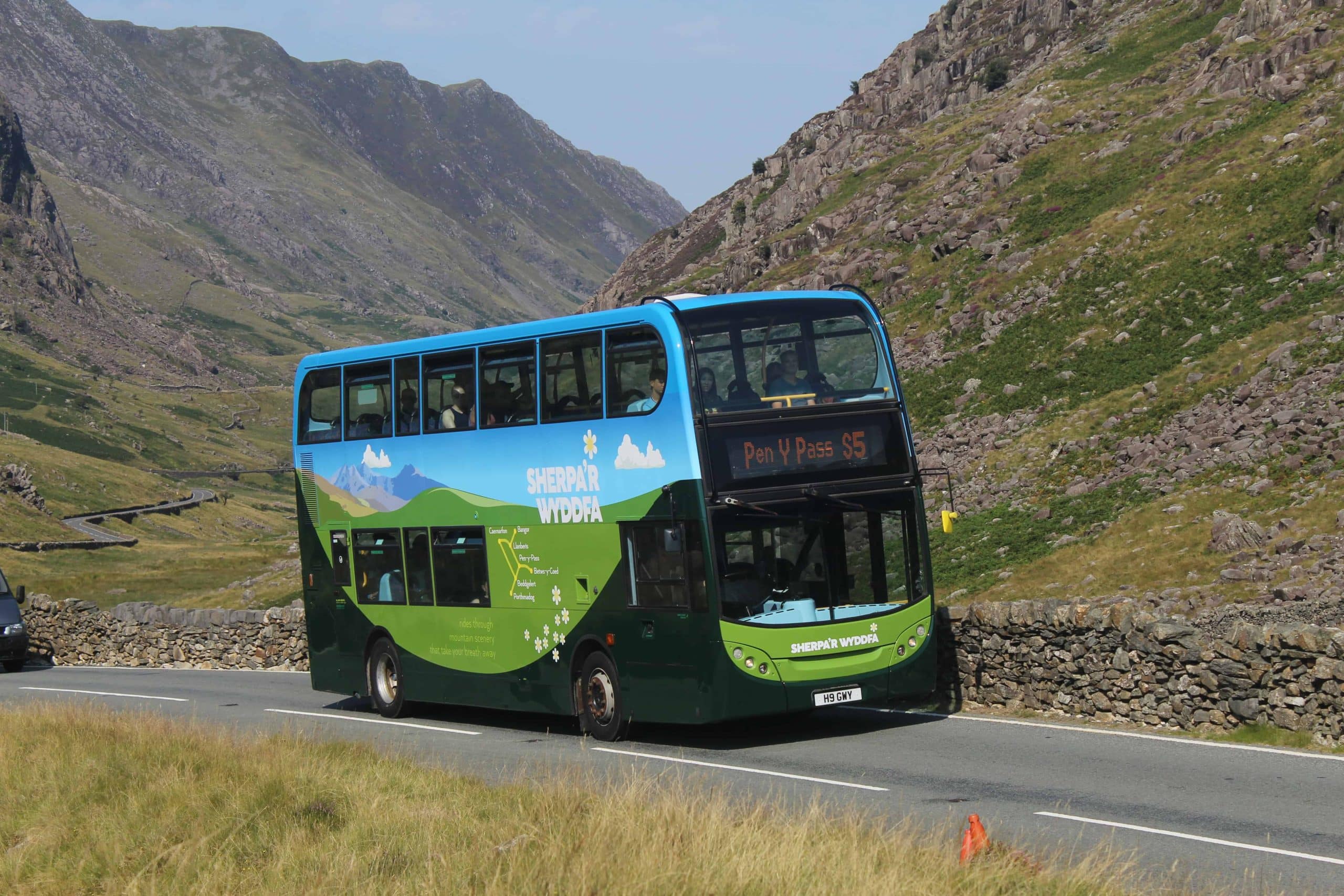 Sherpa'r Wyddfa double decker bus