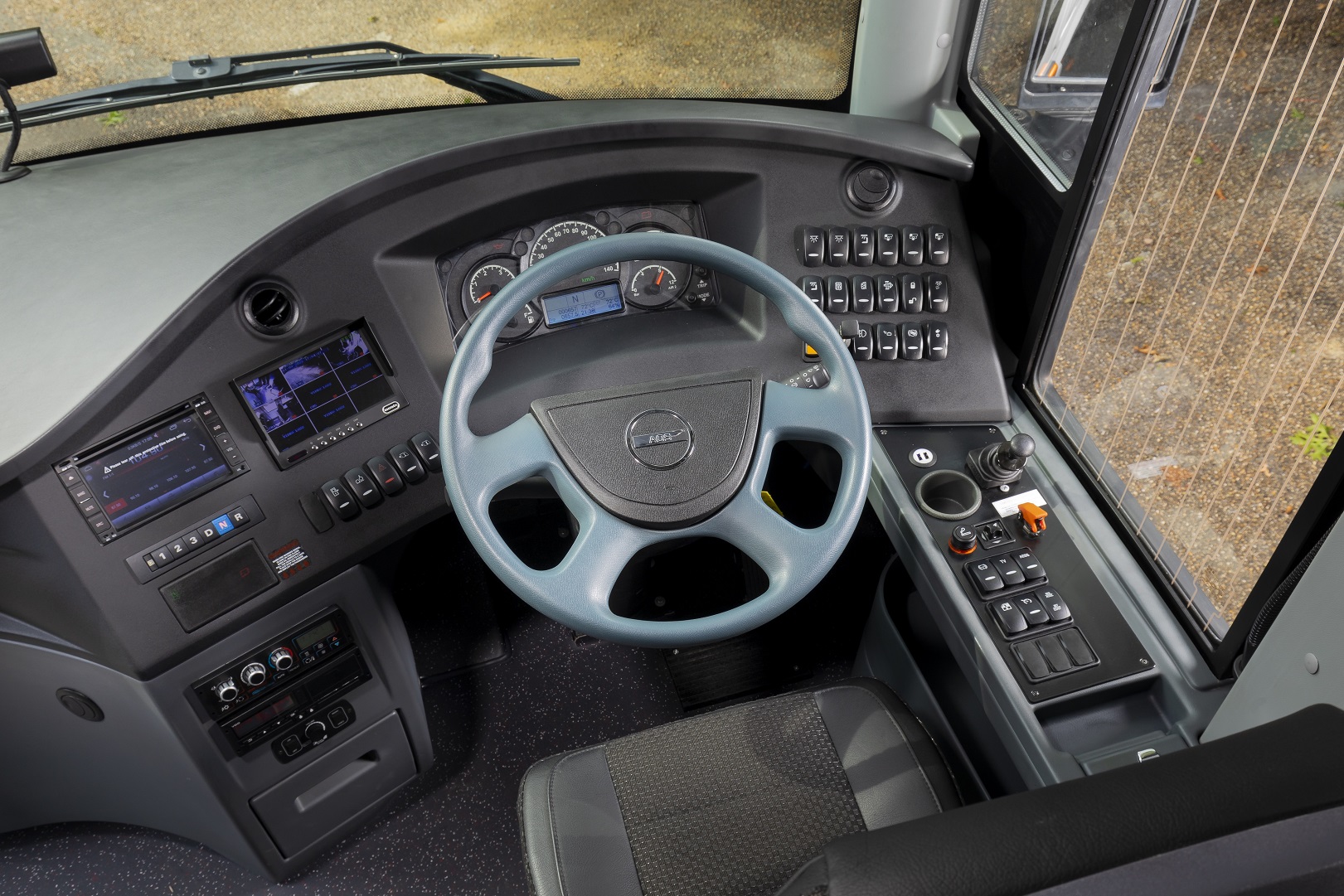 Anadolu Isuzu Visigo cab area view