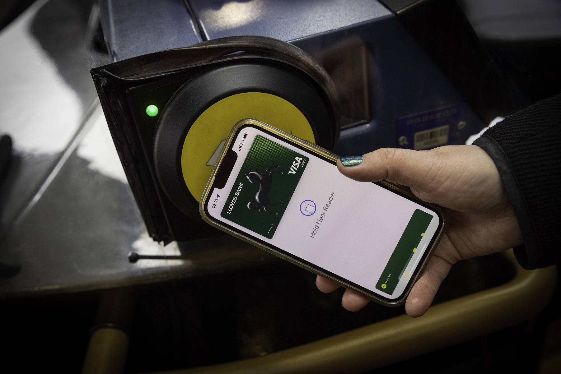 TfL marks 2.5bn bus journeys made with contactless payment