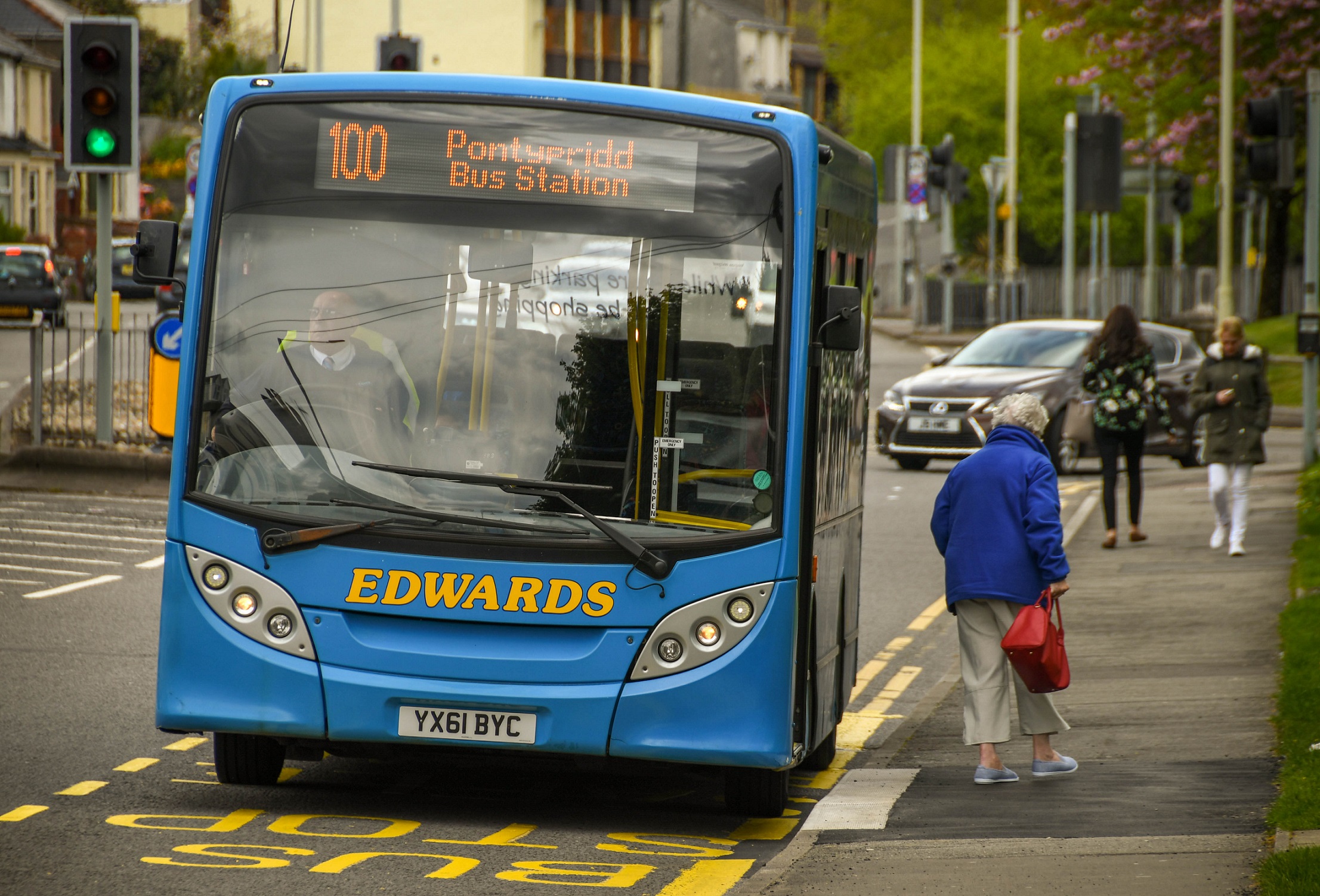 Bus funding in Wales extended to end of FY2023 by Welsh Government