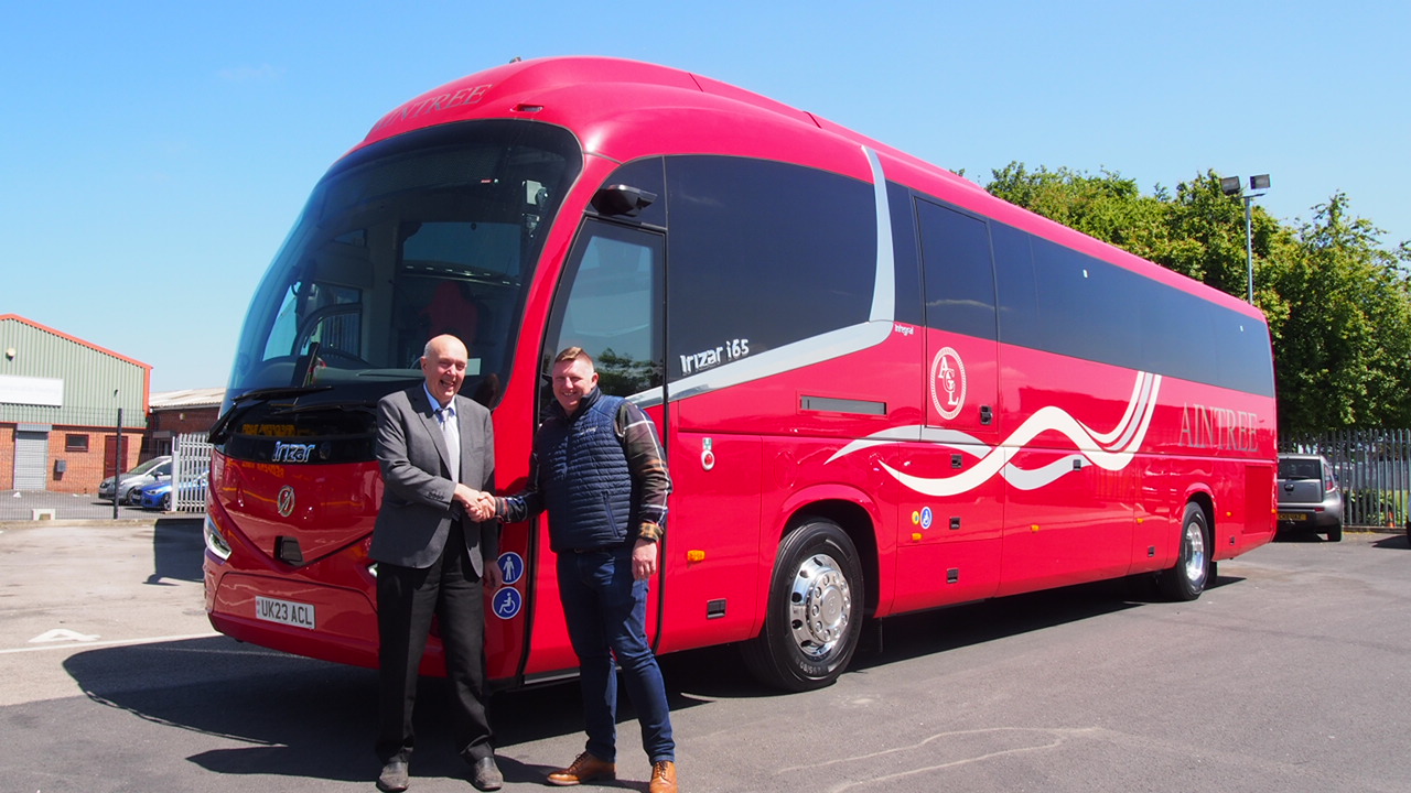 Irizar i6S Efficient integral for Aintree Coachline