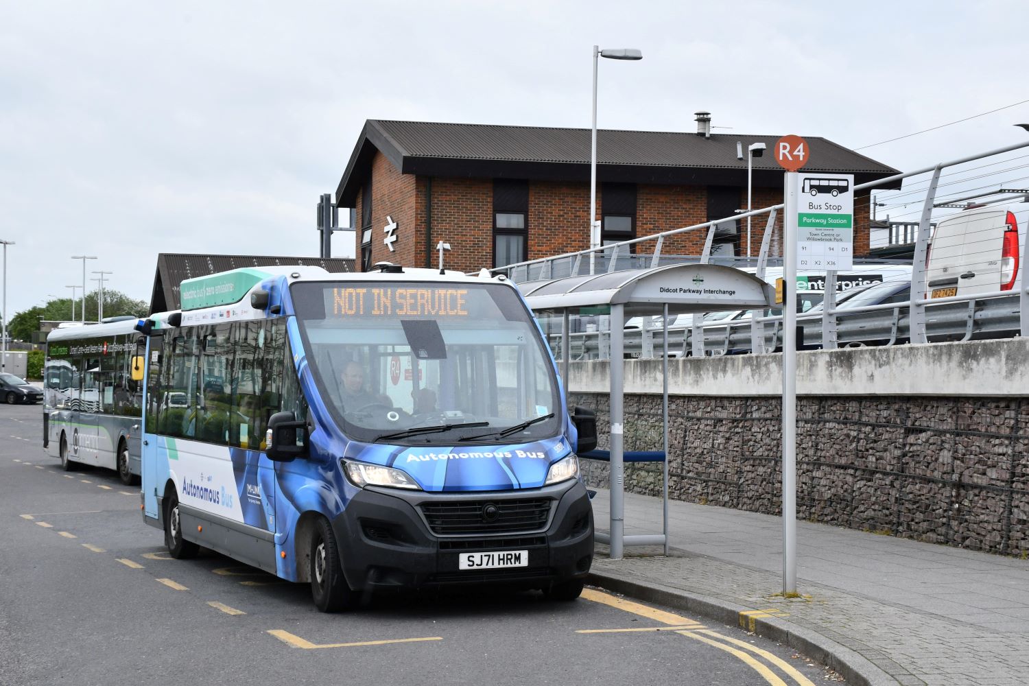Autonomous bus at Didcot Parkway station