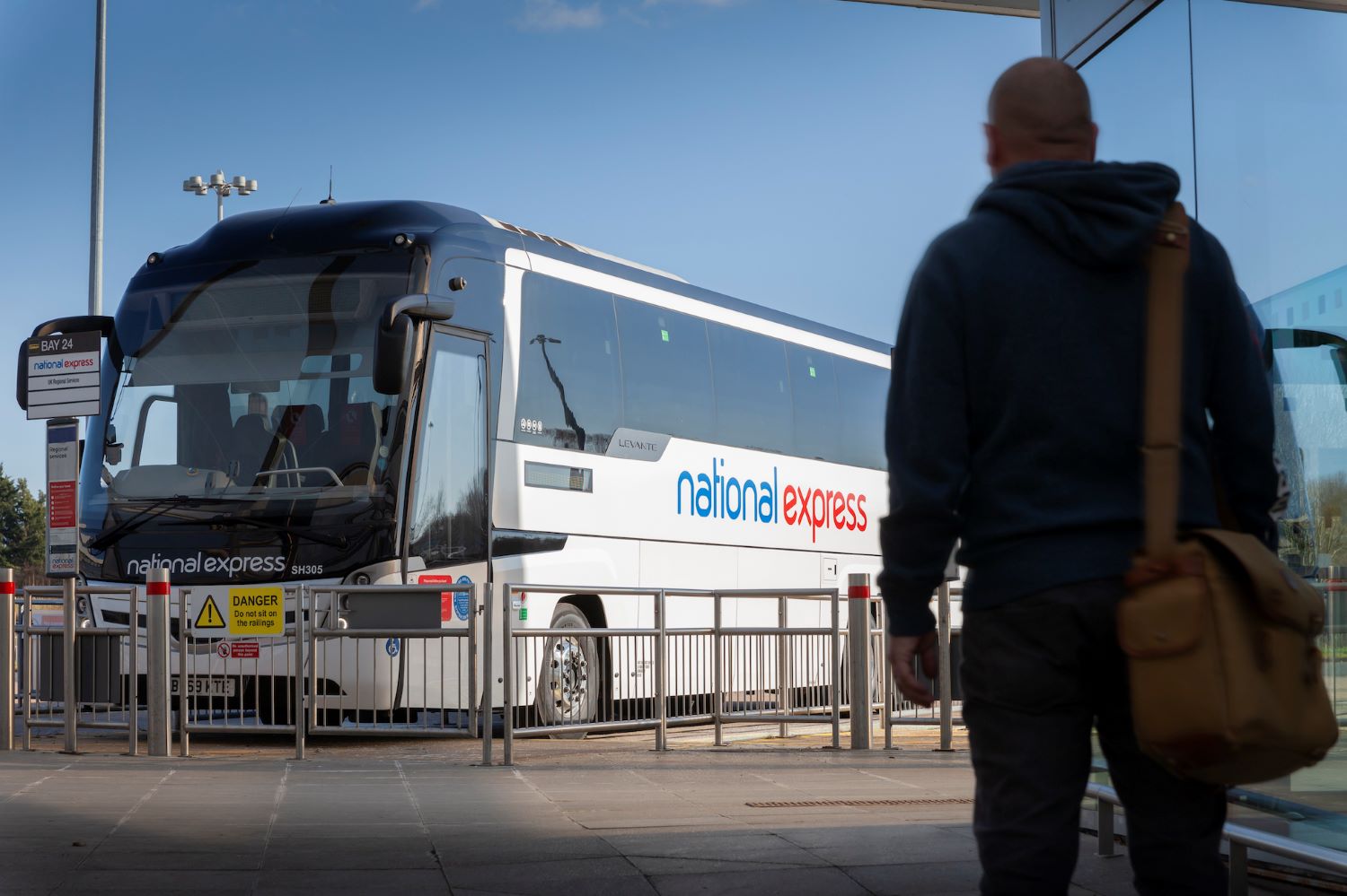 national express coach at station