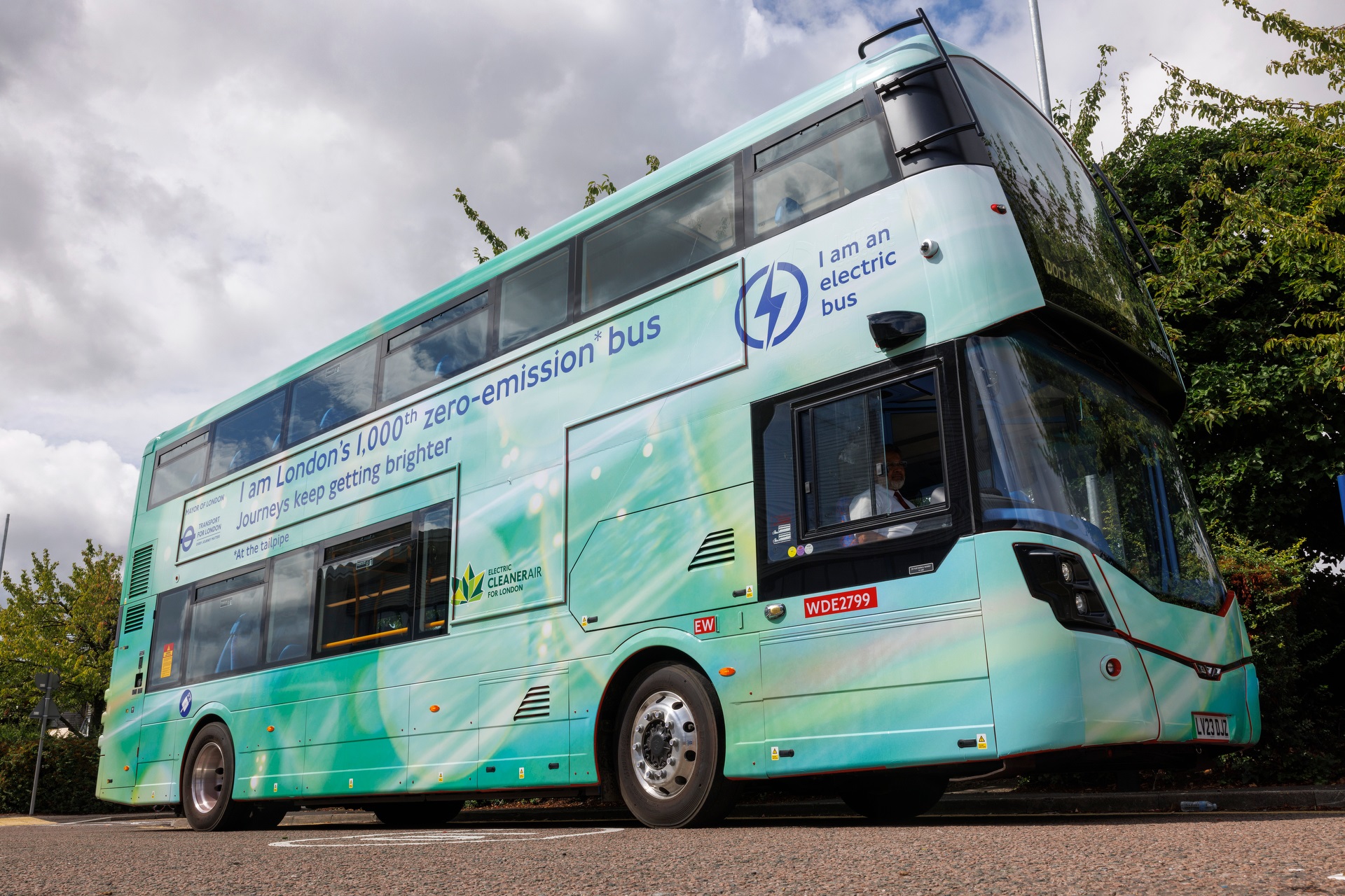 1000th zero emission bus for Transport for London services