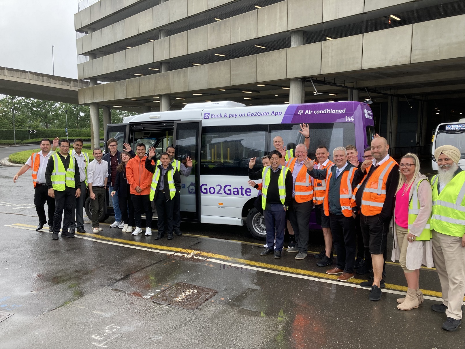 Thames Valley Buses and Heathrow launch Go2Gate DRT