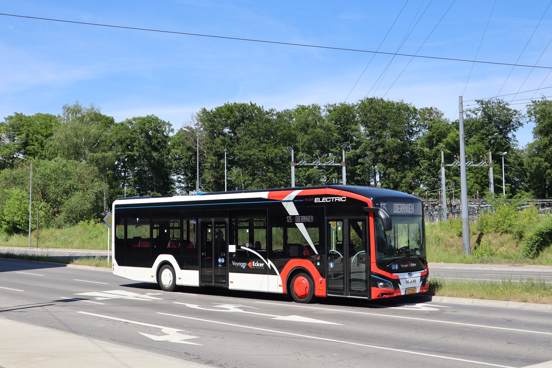 UK grows leadership of European battery electric coach and bus market in 2023
