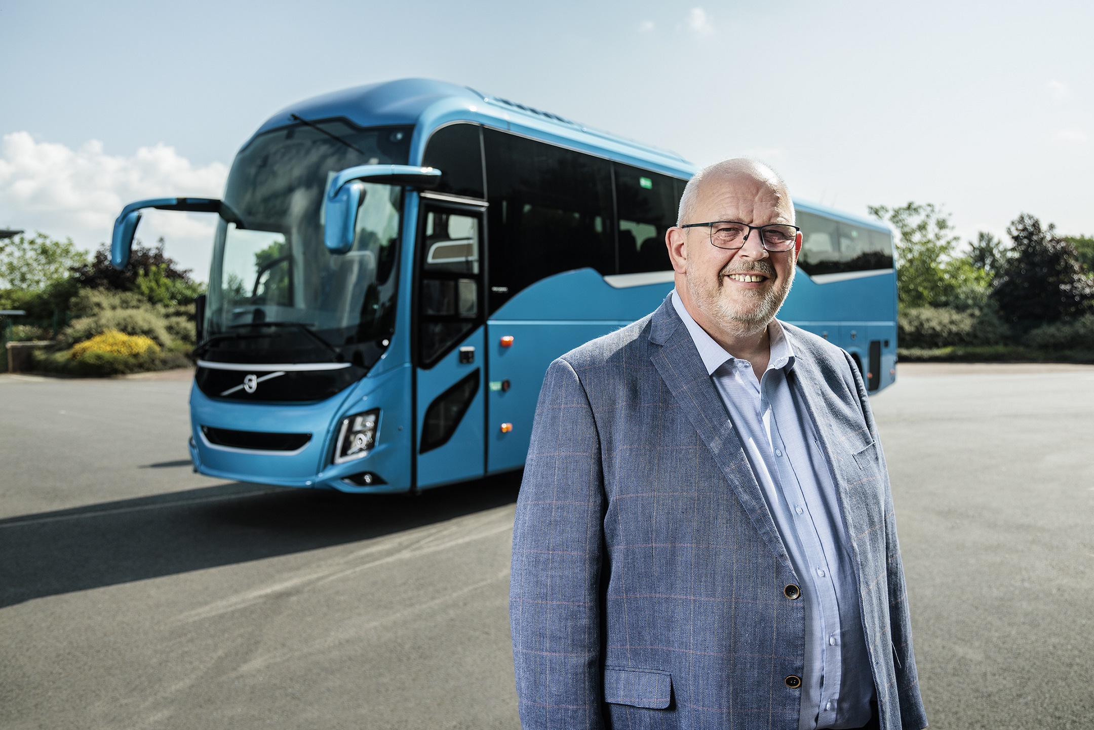Andy Kunze hands over to Daniel Tanner at Volvo Bus