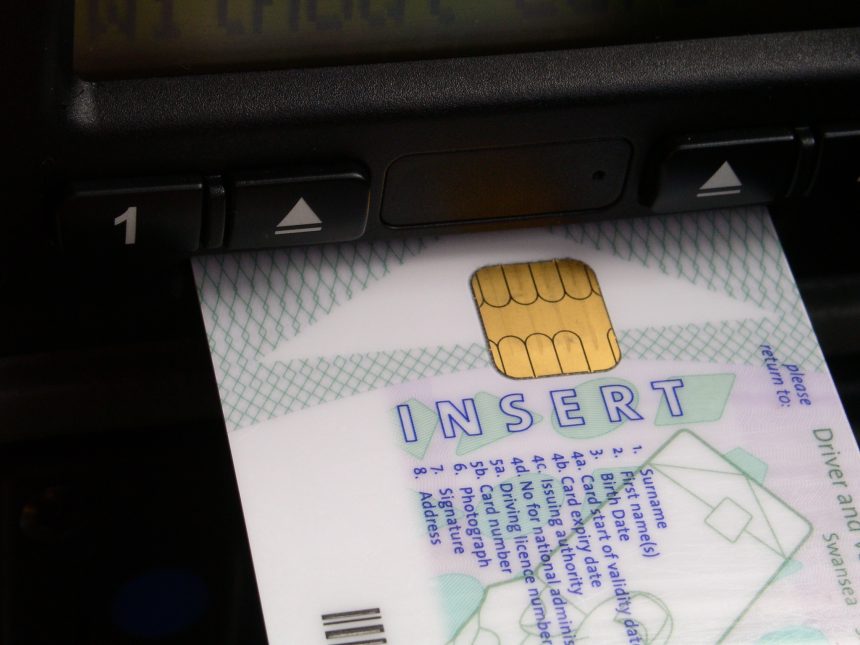 Pulling digital tachograph card and continuing driving must mean dismissal says TC