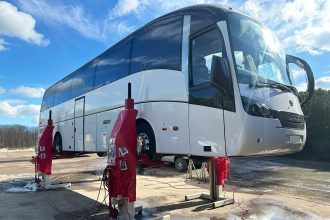 Warwickshire Travel coach on Stertil-Koni lift set