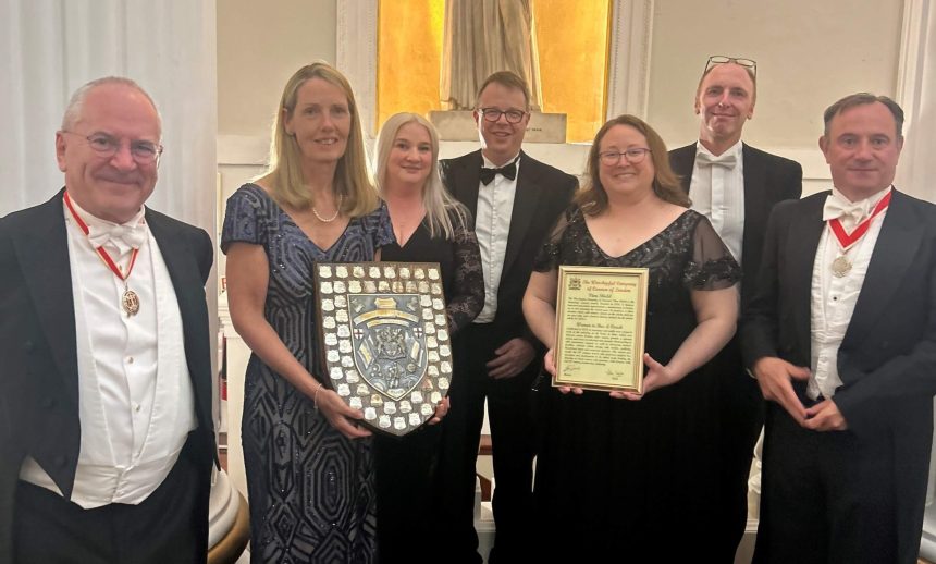 Women in Bus and Coach Honoured with Prestigious ‘Worshipful Company of Carmen’ Viva Shield