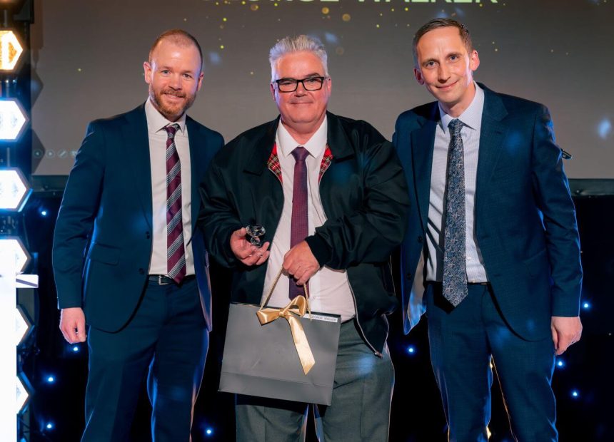 Thames Travel recognises its longest-serving driver