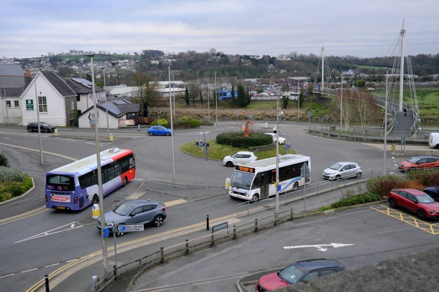 Bus franchising contracts in Wales set to be from two vehicles in size