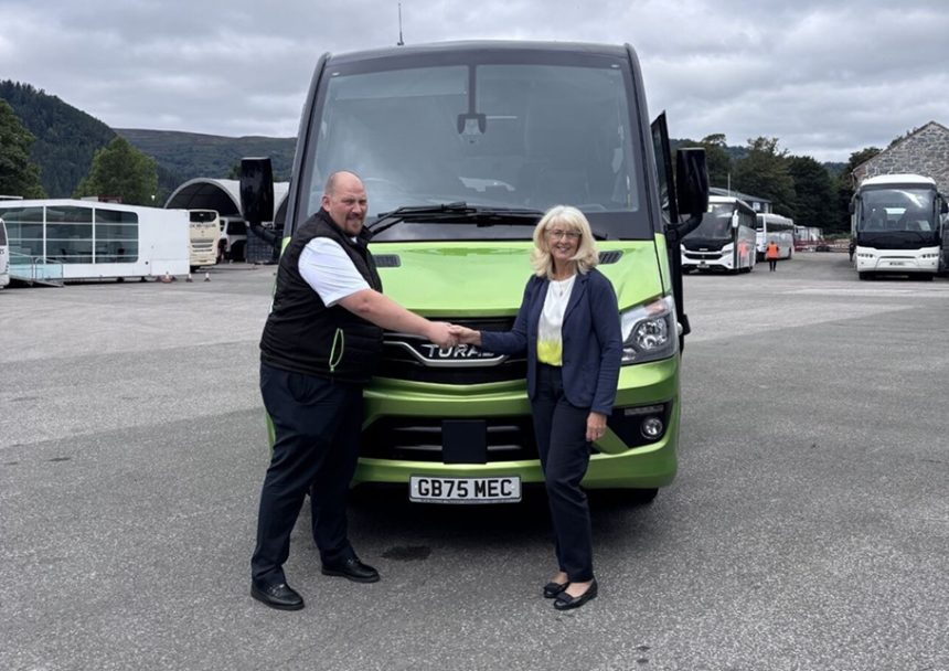 Noone Turas 900s for Meadway Coaches