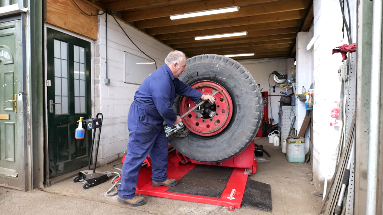 Vehicle Inspection Pits vs Fixed Lifts vs Mobile Lifts: Which Is Best for Heavy Duty Workshops?