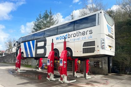 Wood Brothers Travel takes Stertil-Koni vehicle column lifts